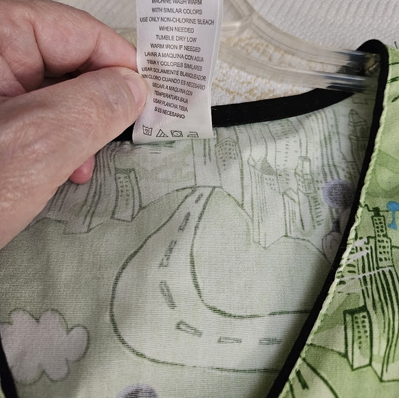 Disney Mickey Mouse Scrub Top Size M Medium 3 Pockets Draw String Back SO CUTE!! - Picture 11 of 12